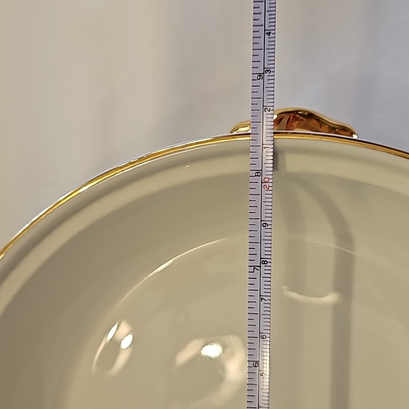 Evesham Gold Covered Casserole. - Picture 4 of 9